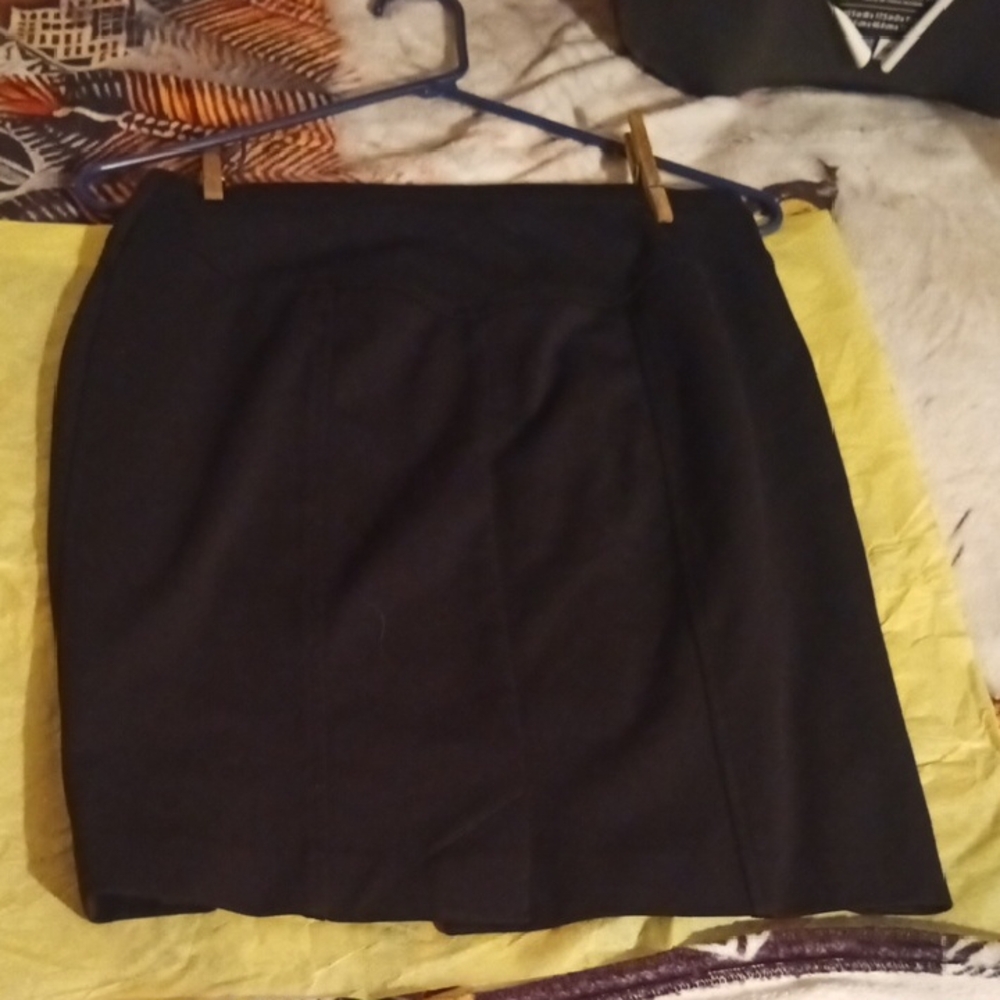 Ellen Tracy Elegant Black Mini Skirt